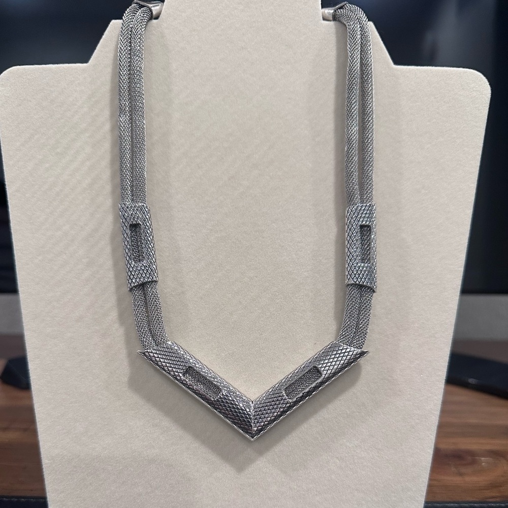 Stunning statement necklace